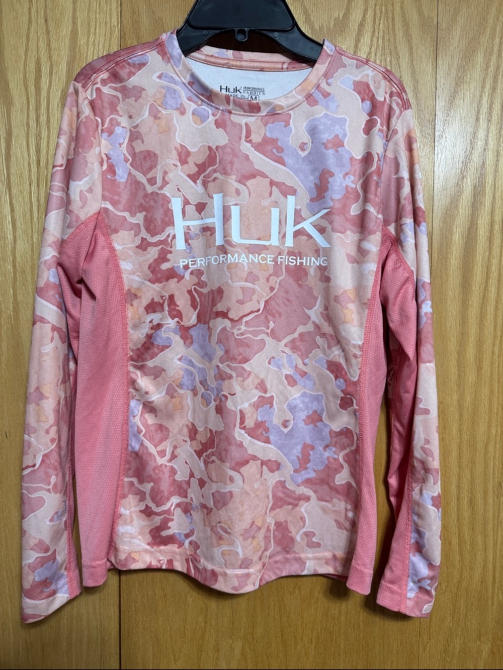 Huk Women's Pink Camo Long-Sleeve Performance Shirt